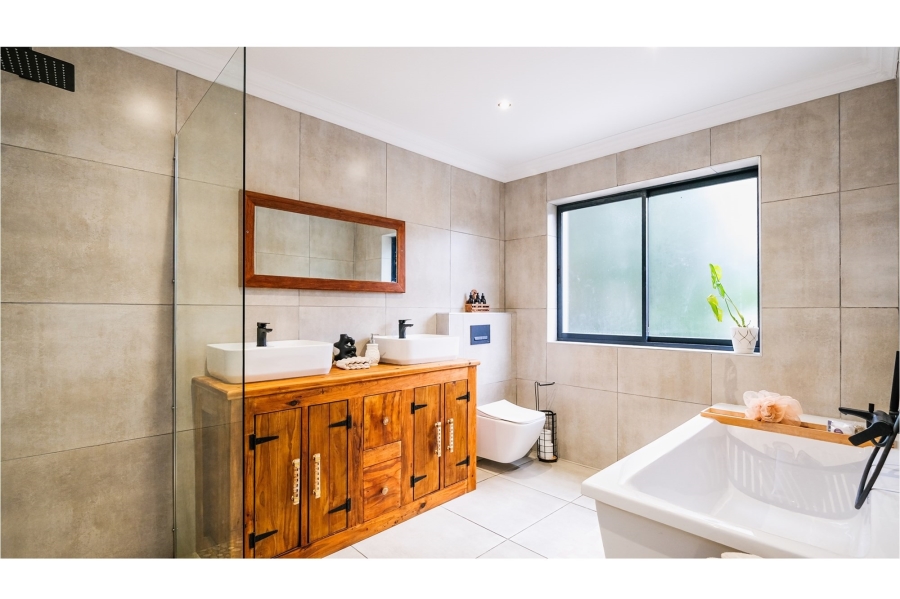 4 Bedroom Property for Sale in Heatherlands Western Cape